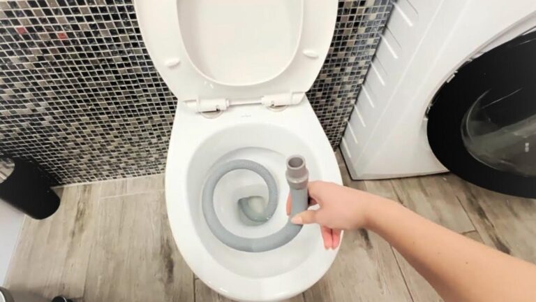 Ein alter Trick, um verstopfte Toiletten im Handumdrehen wieder frei zu bekommen…